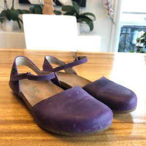 El Naturalista purple sandals